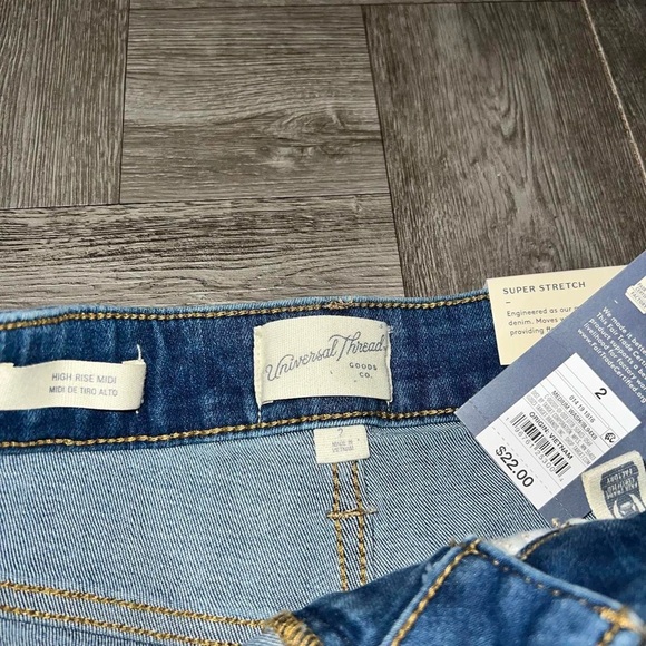NEW Universal Thread High Rise Midi Shorts Size 2 - Picture 3 of 3